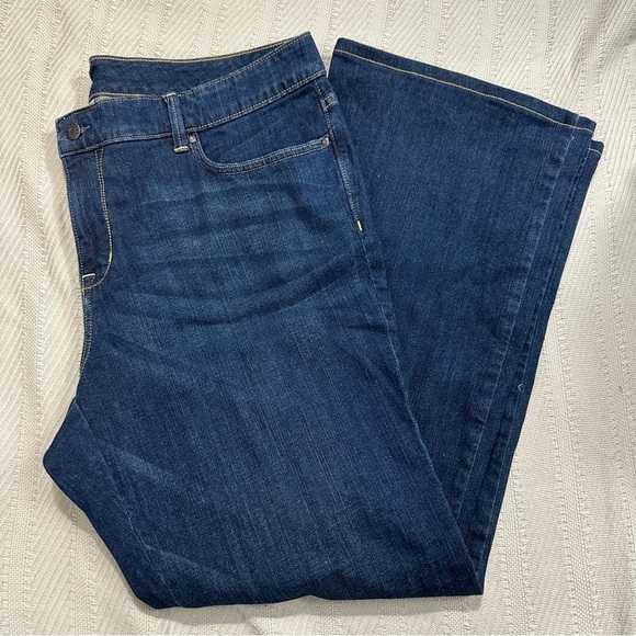 Old Navy Plus jeans, size 20, slight boot, med. dark wash, denim, casual - Picture 6 of 11